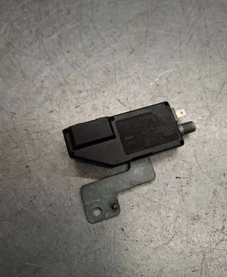 Mercedes-Benz ML W163 Aerial antenna amplifier 1638200089 AAR550