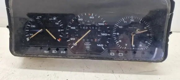 Volkswagen PASSAT B3 Speedometer (instrument cluster) 81117621