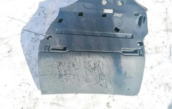 Glove box