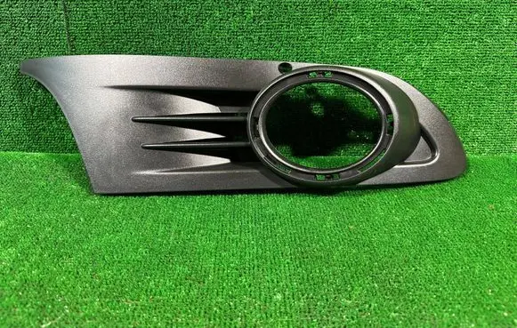 Volkswagen Golf Plus Front fog light trim/grill 5M0853666K