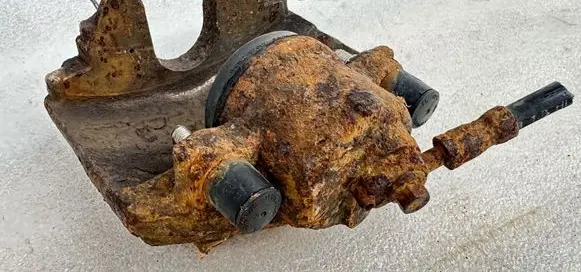 Volkswagen PASSAT B6 Front brake caliper