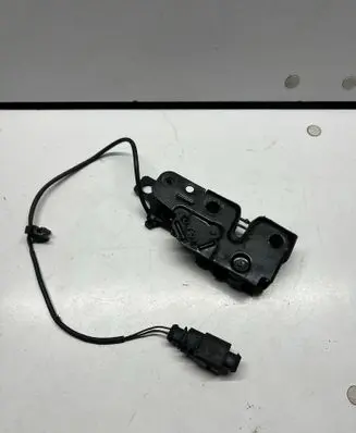 Audi TT TTS Mk2 Engine bonnet/hood lock/catch 8J0823509C