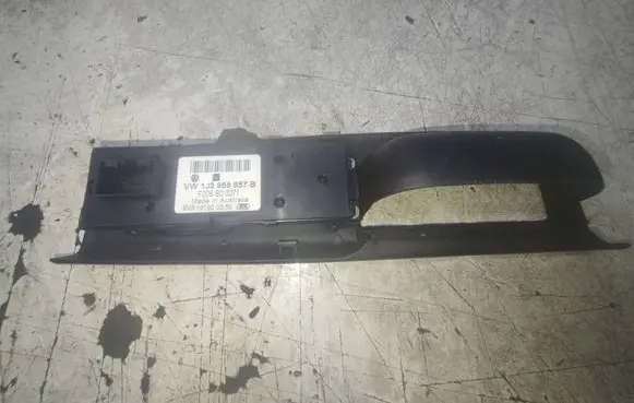 Volkswagen PASSAT B5.5 Electric window control switch 1J3959857B F005S00071