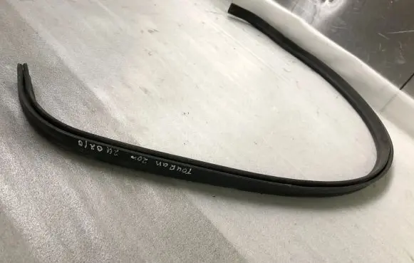 Volkswagen Touran III Engine compartment rubber 