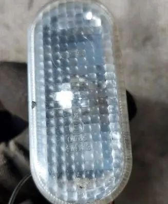 Front fender indicator light