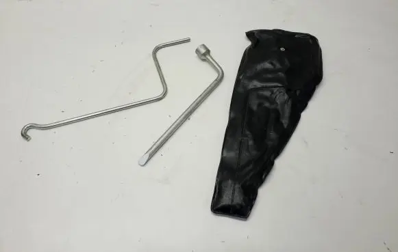 Toyota Prius c Tool set 