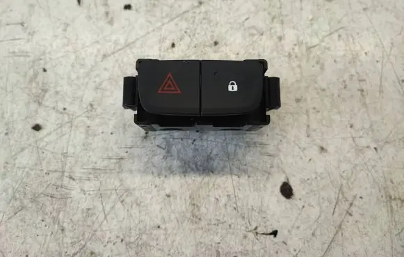 Renault Trafic III (X82) Hazard light switch E3160101