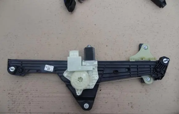 Renault Clio V Front window lifting mechanism without motor 807216723R