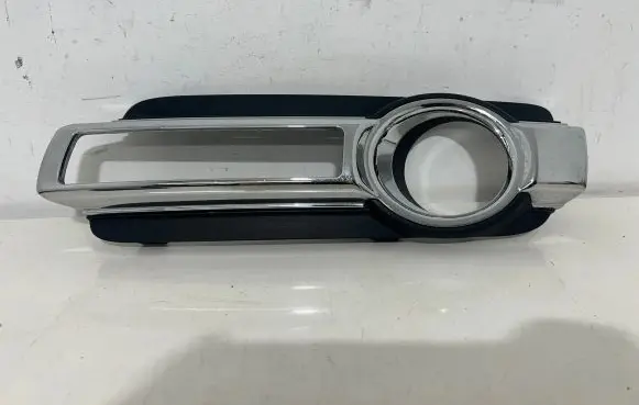 Mitsubishi Pajero Front fog light trim/grill 6400G121
