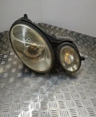 Mercedes-Benz E W211 Headlight/headlamp 0028202426