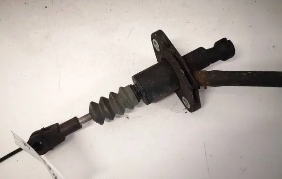 Saab 9-5 Clutch master cylinder 90578481