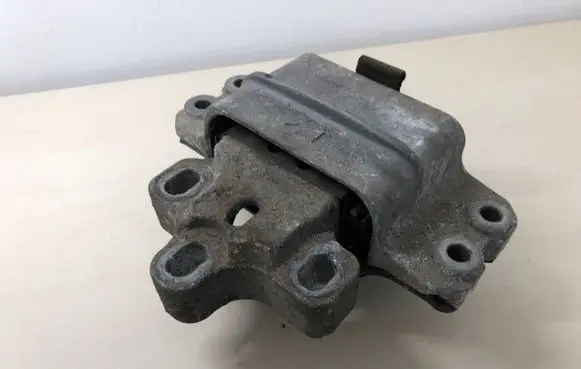 Seat Toledo III (5P) Engine mount bracket 1K0199555