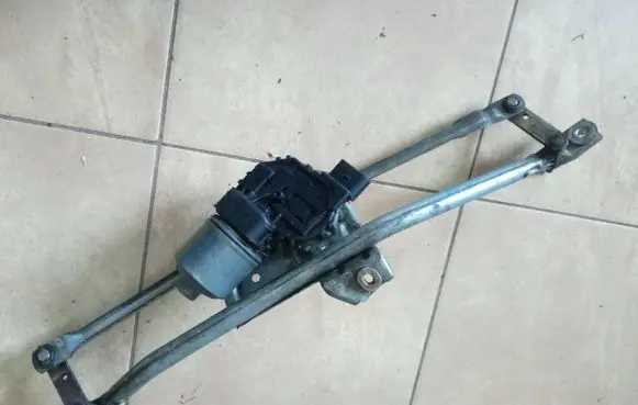 Volkswagen PASSAT B5.5 Front wiper linkage and motor 3B1955113C 8D1955605B