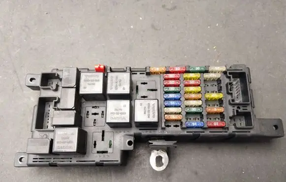 Volvo XC60 Fuse module 518717004 8637841