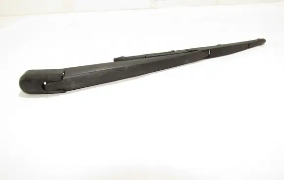 Rear wiper blade arm