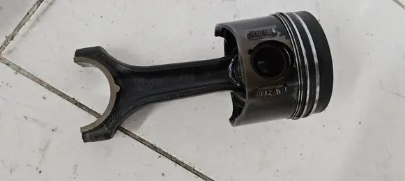Mercedes-Benz Vito Viano W639 Piston with connecting rod 8854A