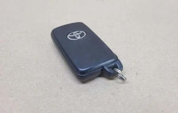 Toyota Prius+ (ZVW40) Ignition key/card 