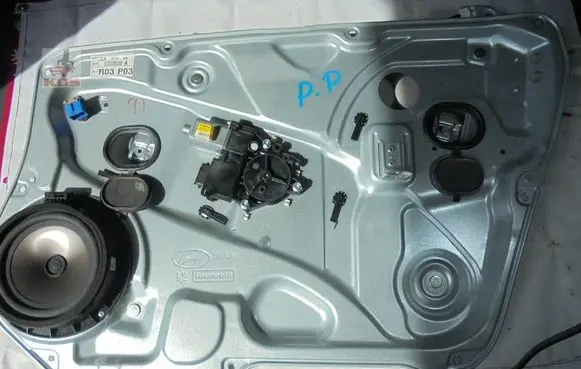 Hyundai Genesis Front window lifting mechanism without motor 82480-3M000