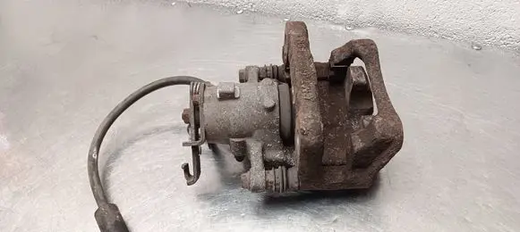 Opel Insignia A Rear brake caliper
