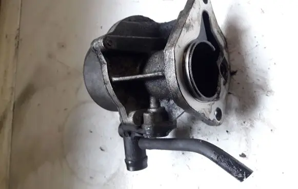 Volvo S40, V40 Vacuum pump