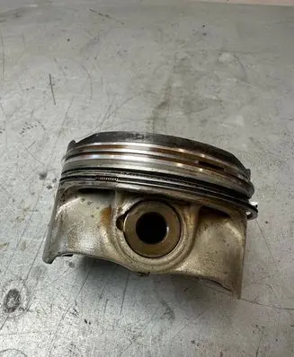 BMW 6 F06 Gran coupe Piston 89L106