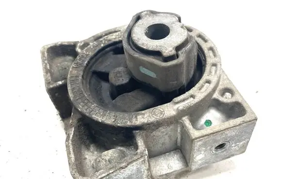 Mercedes-Benz B W245 Engine mount bracket A1692400918 26009