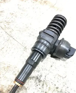 Volkswagen Golf V Fuel injector 038130073BN 038130073BL