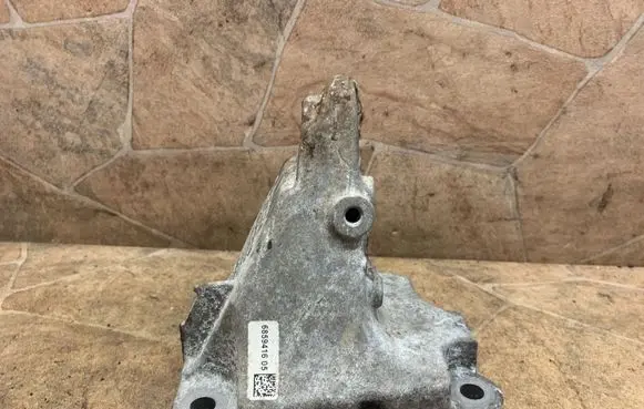 BMW 3 F30 F35 F31 Engine mounting bracket 6859416