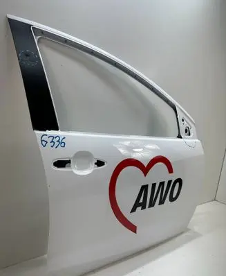 Toyota Yaris Front door 215445468