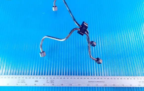 Volvo V70 Fuel injector supply line/pipe 