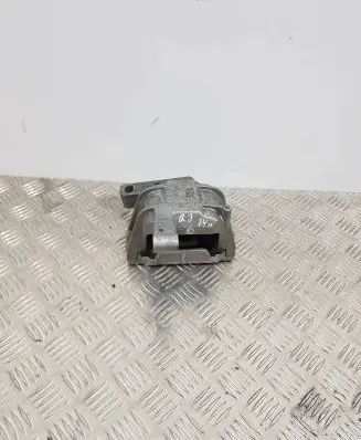Audi Q3 8U Engine mount bracket 5N0199262P