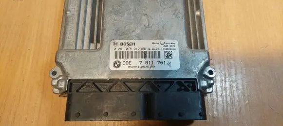 BMW 1 E81 E87 Engine control unit/module ECU 0281015042 7811701