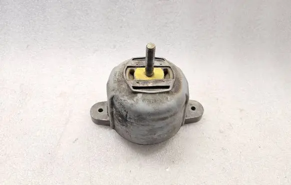 Engine mount bracket