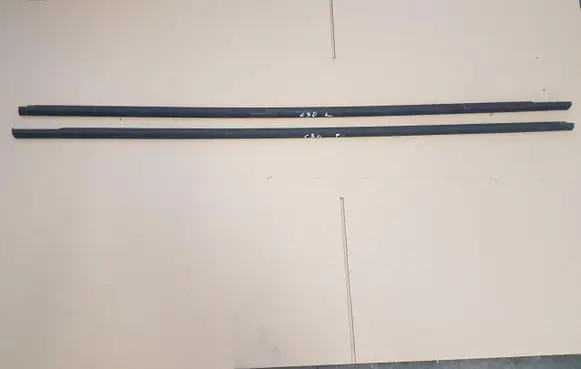 Volvo C30 Front door windshield rail 