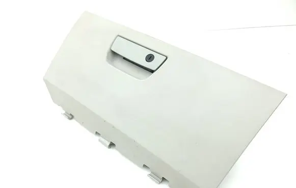 Chrysler Grand Voyager V Glove box L0134775