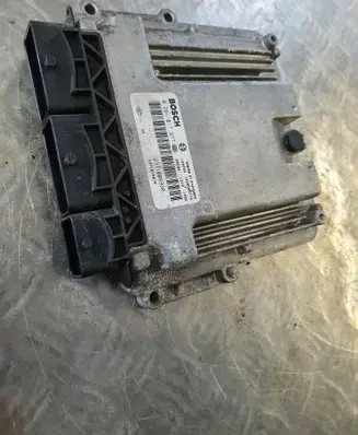 Opel Movano B Engine control unit/module 0281017977