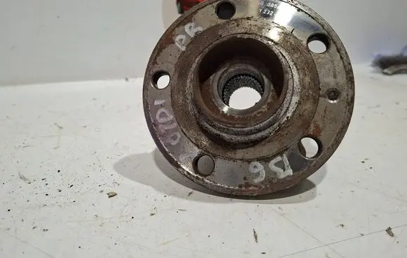 Volkswagen PASSAT B6 Front wheel bearing hub 805657A
