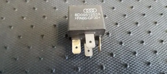 Audi A4 S4 B7 8E 8H Other relay 8D0951253A 373