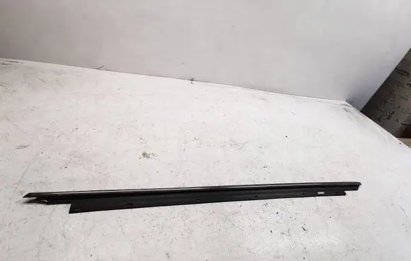 Audi A4 S4 B5 8D Front door glass trim molding 8d0853283