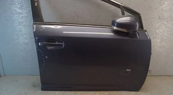 Toyota Avensis T270 Front door