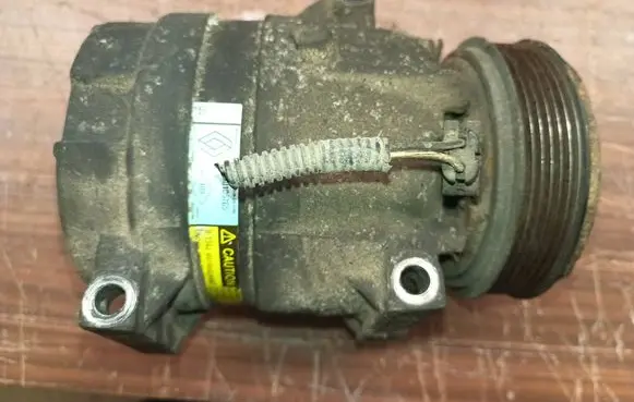 Renault Trafic II (X83) Air conditioning (A/C) compressor (pump) 7700105765