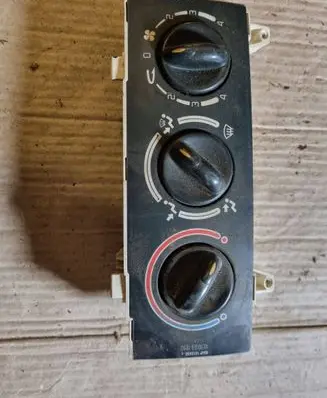 Renault Megane I Climate control unit 657747F 101583