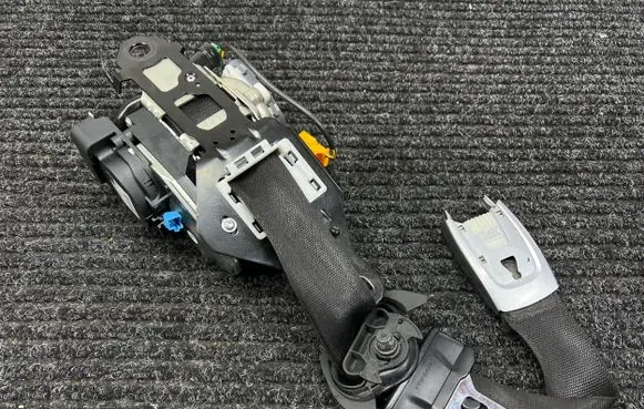 Mercedes-Benz E W213 Front seatbelt 634419300A 636147600