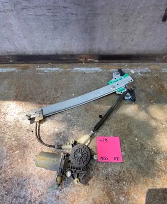 Toyota Avensis T220 Rear door window regulator with motor 0130821744