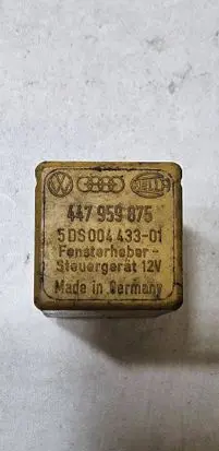 Audi 80 90 S2 B4 Other relay 447959875 5DS00443301