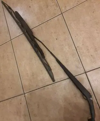 Toyota Hilux (AN10, AN20, AN30) Front wiper blade arm 6903nwb