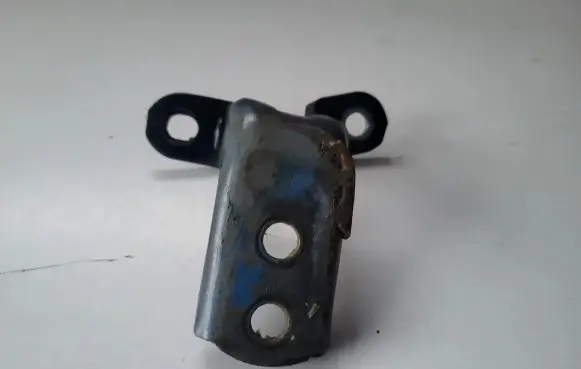 Toyota RAV 4 (XA30) Front door upper hinge