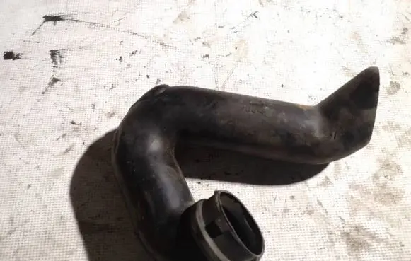 Mitsubishi Pajero Sport I Intercooler hose/pipe