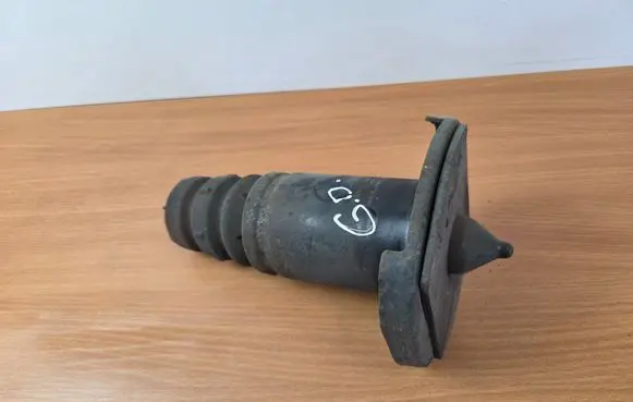 Volvo XC60 Rear coil spring rubber mount 31262885 6K670MAA