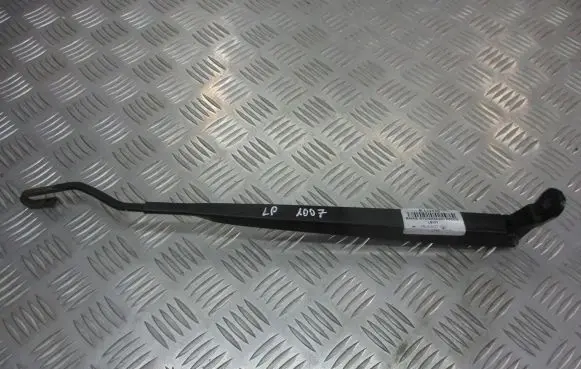 Peugeot 1007 Front wiper blade arm